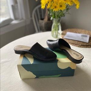 Earth shoes size 8